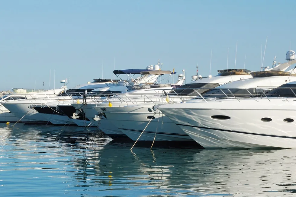 Leisure boat monitoring for yacht owners